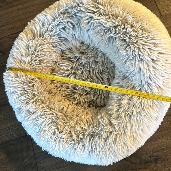 Tall Tails dog and/or cat bed. Super fluffy - Picture 4 of 4
